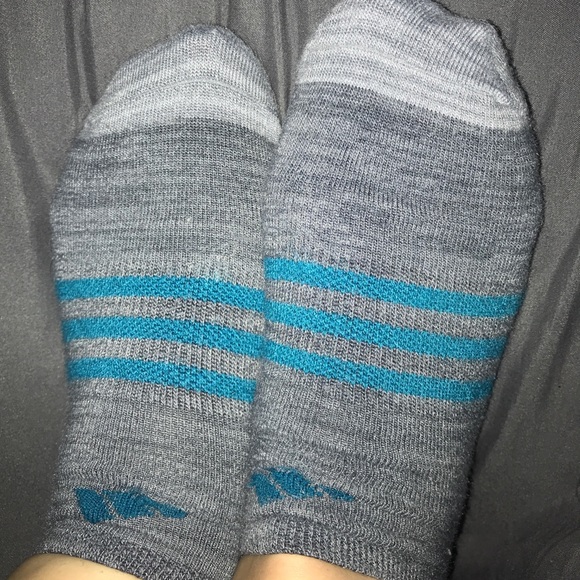 Socks, gray and blue, teal, women’s, feet - Picture 3 of 4